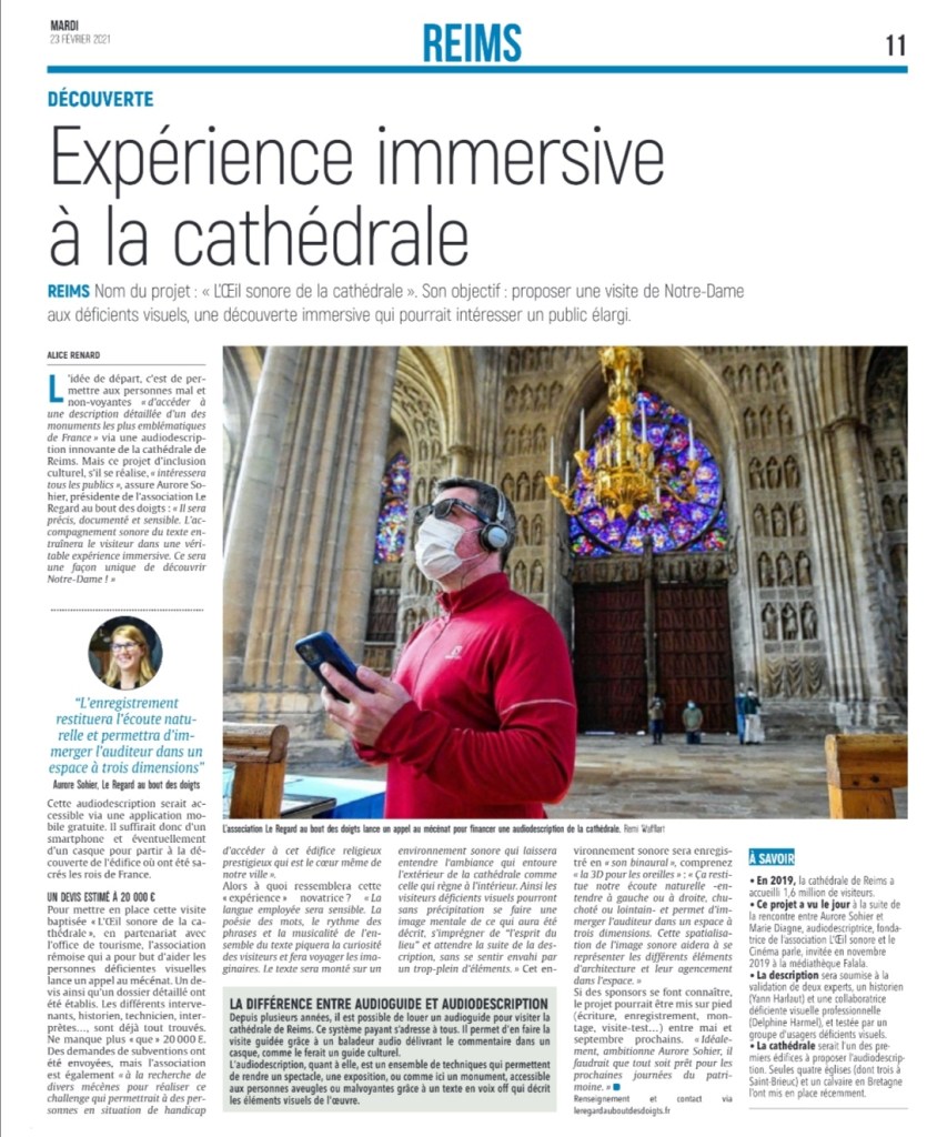 article de journal. une personne dans la cathédrale tient un téléphone et porte un casque