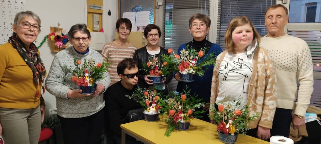 Les adhérents avec leur composition florale de noel