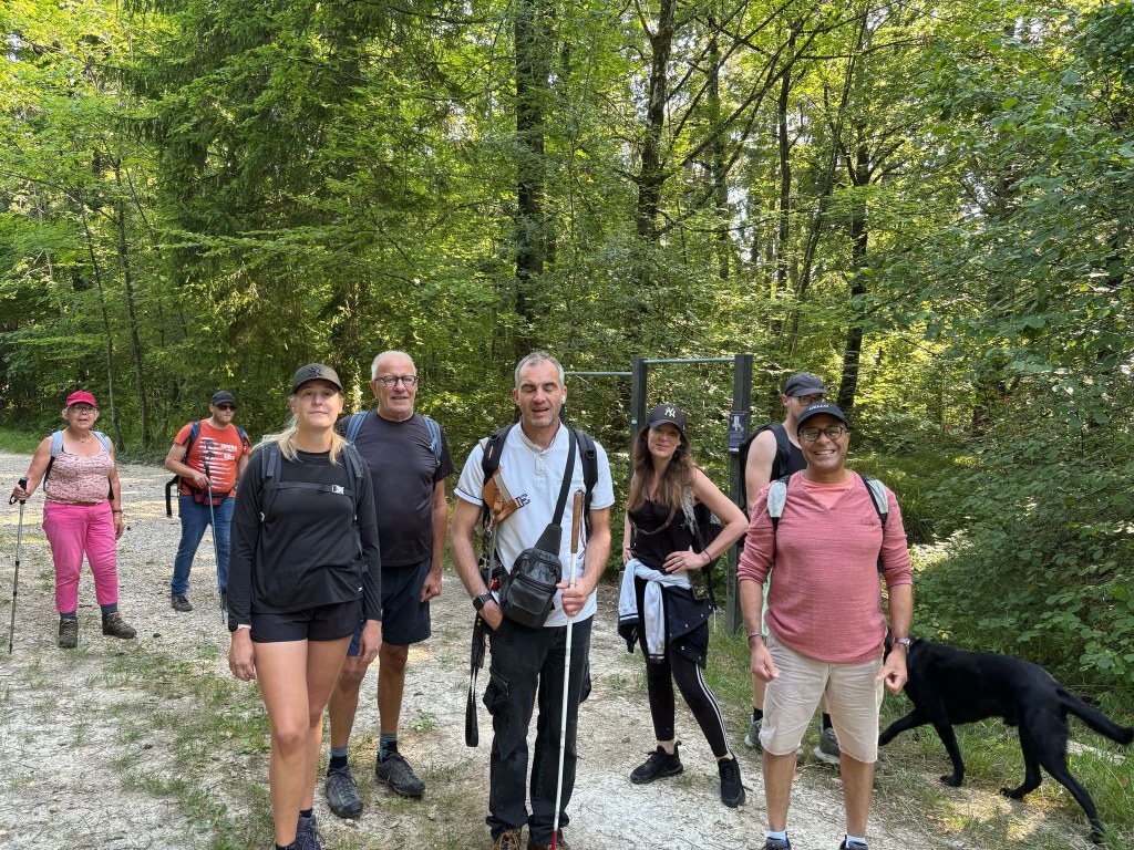 des adhérents en pleine randonnée 